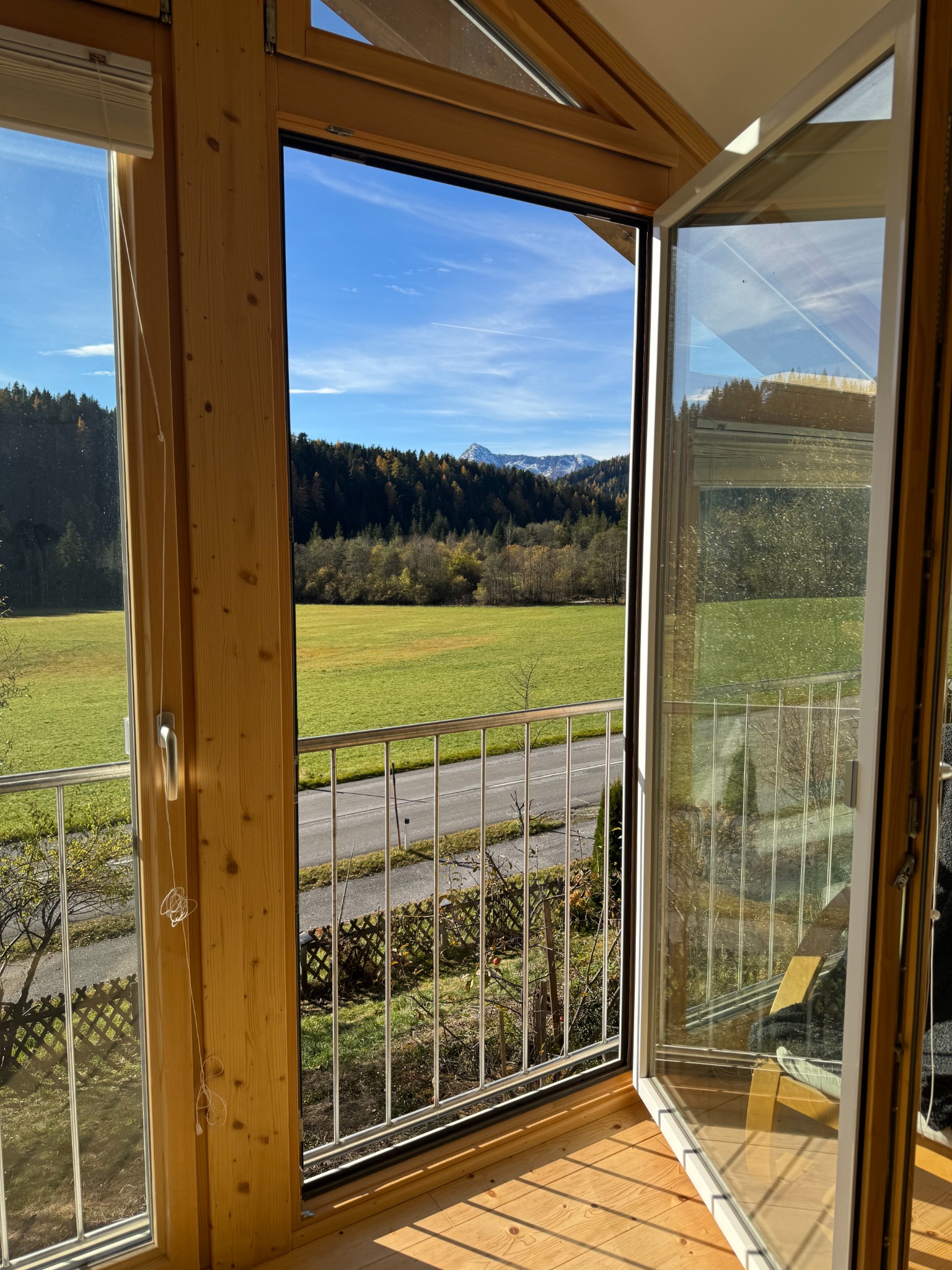 Blick vom Wintergarten auf die umliegende Landschaft